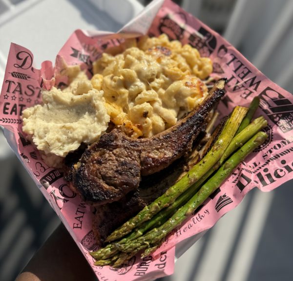 Lamb Chops with garlic mashed potatoes, Pan seared asparagus & Mac n cheese